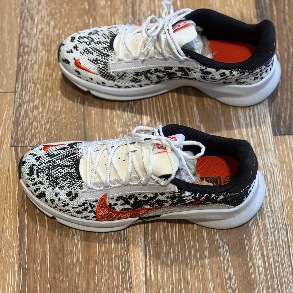 Nike White and Red Sneakers